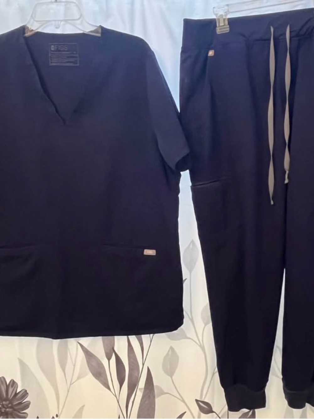 FIGS Navy V-Neck Medical Scrub Top and Scrub Jogger pants